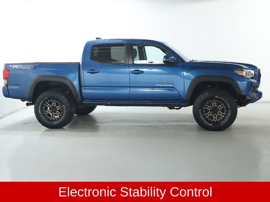 Used 2017 Toyota Tacoma TRD Off-Road w/ Premium & Technology Package image 12