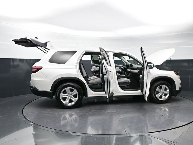 Used 2023 Honda Pilot LX image 26