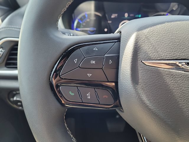 Used 2024 Chrysler Pacifica Limited FWD image 24