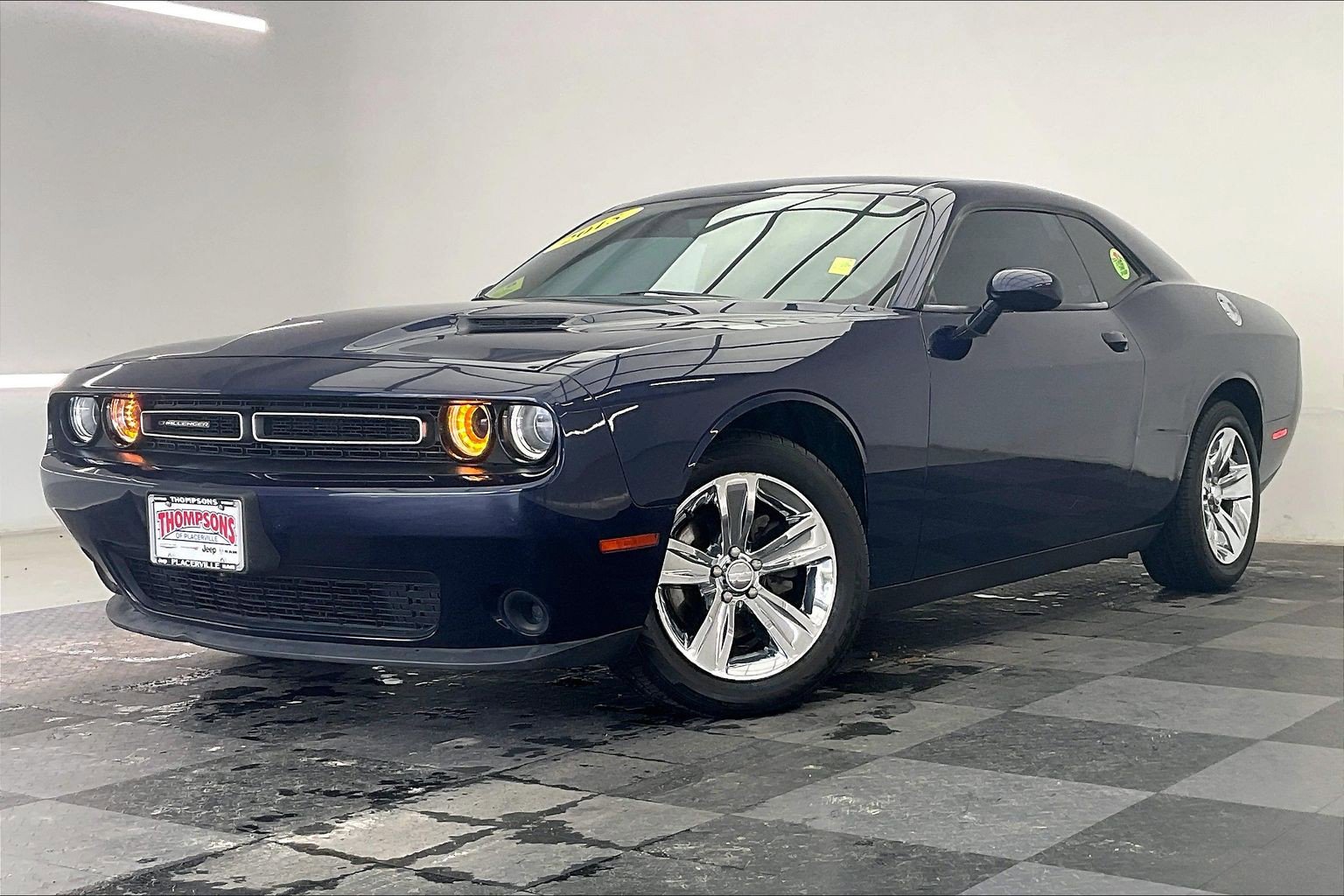 Used 2015 Dodge Challenger SXT w/ Driver Convenience Group RWD image 12