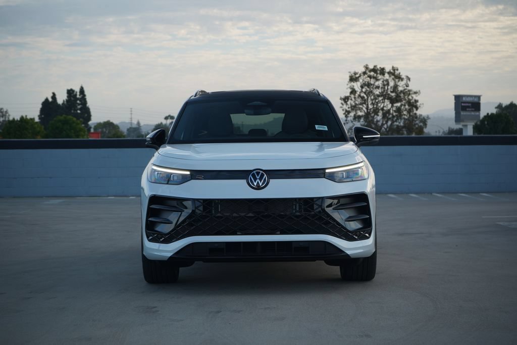 New 2026 Volkswagen Tiguan SE R-Line FWD image 2