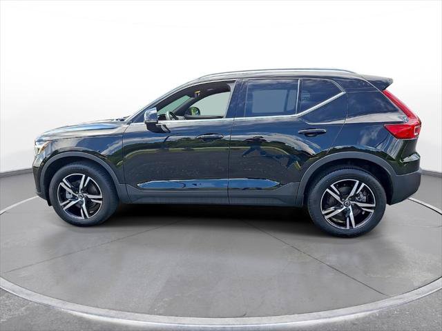 Used 2024 Volvo XC40 B5 Core AWD/4WD image 5