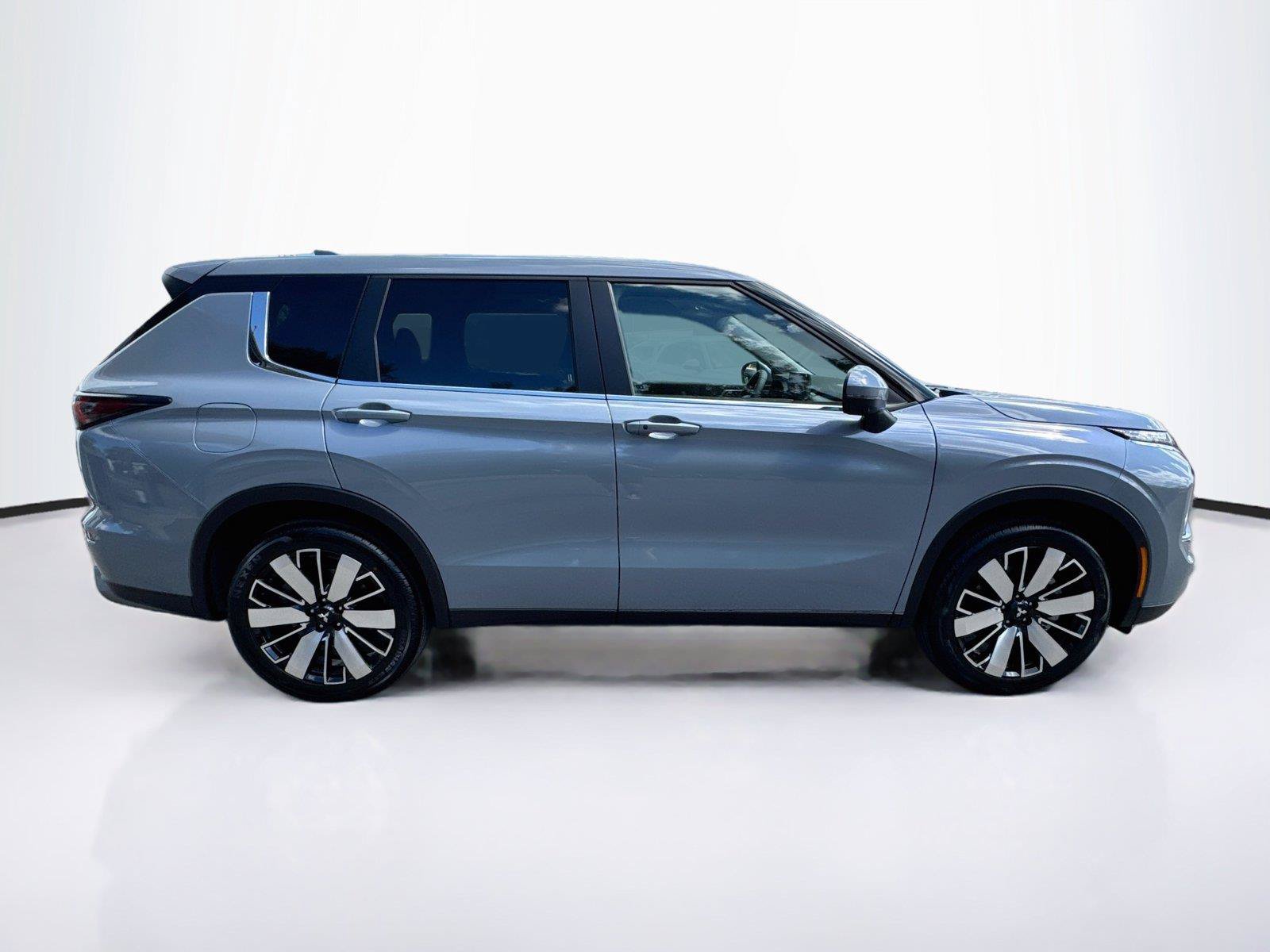New 2026 Mitsubishi Outlander SE FWD image 6