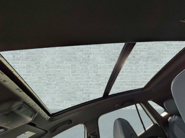Certified 2025 Volkswagen Tiguan SE R-Line FWD image 21
