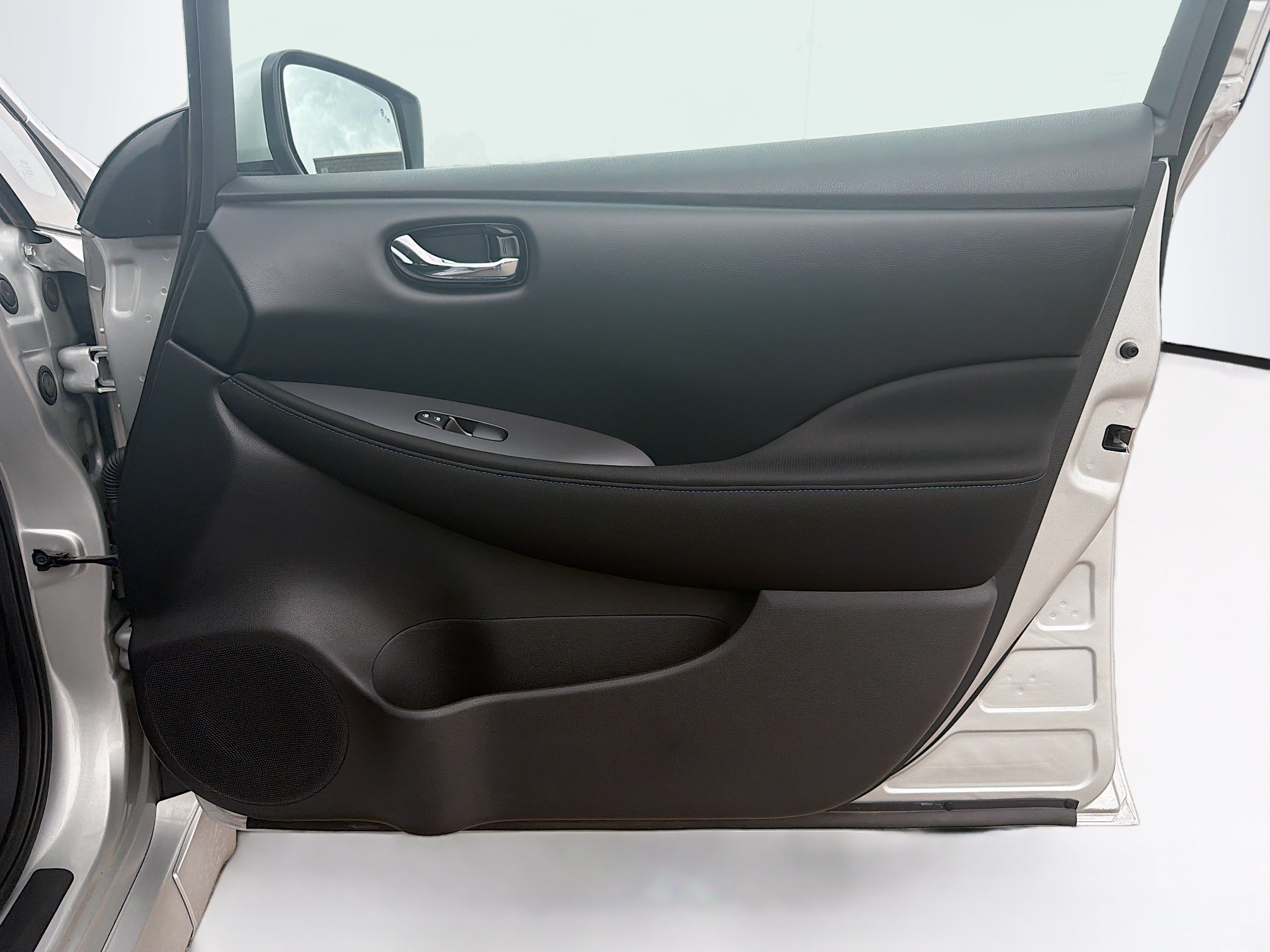 Used 2024 Nissan Leaf S FWD image 32