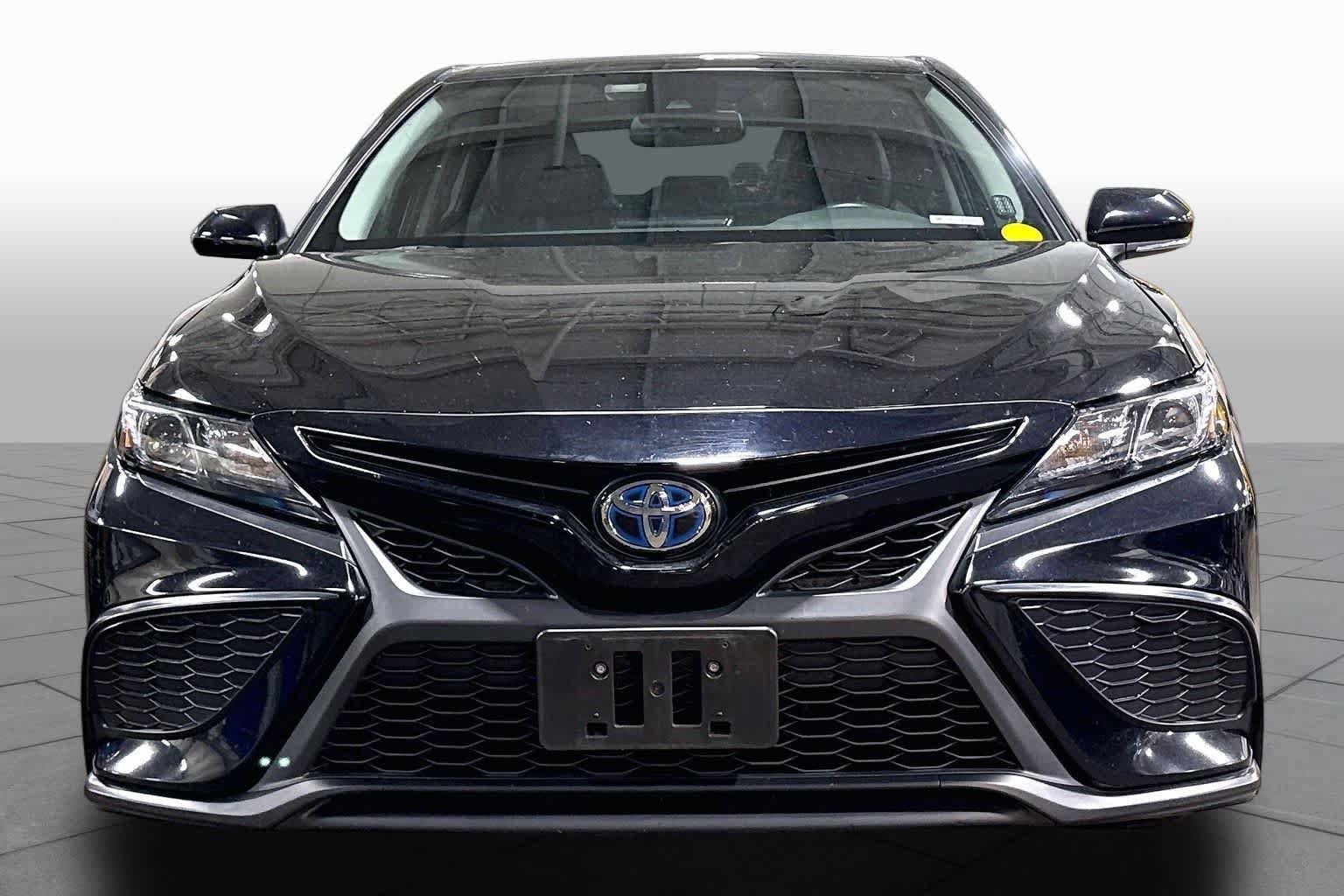 Used 2024 Toyota Camry SE w/ Convenience Package FWD image 4