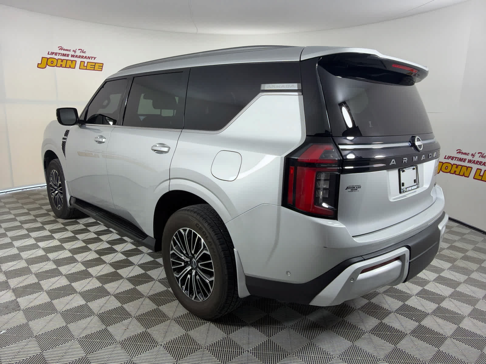 Certified 2025 Nissan Armada SL w/ Captain's Chari Seat Package RWD image 3