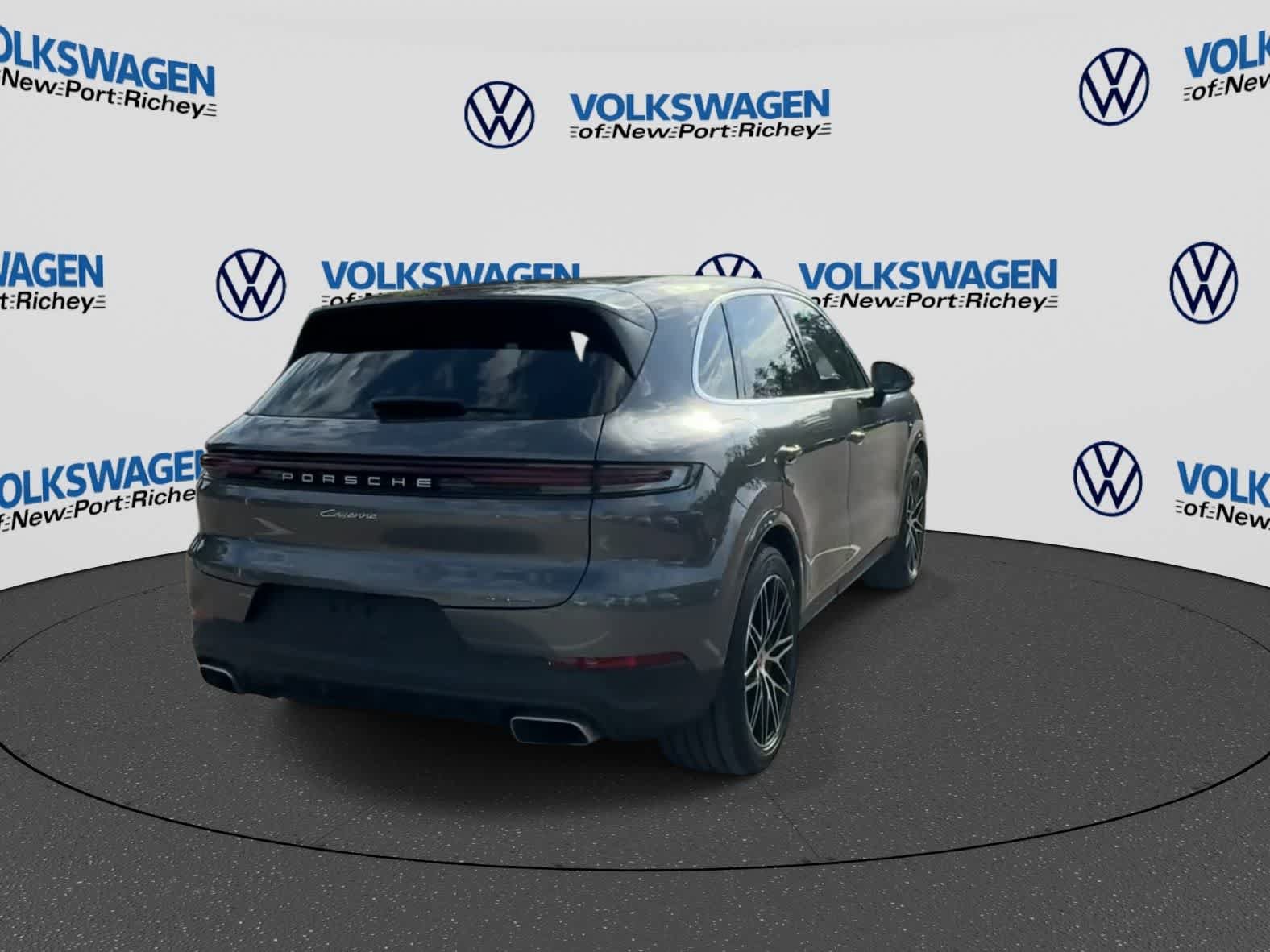 Used 2025 Porsche Cayenne AWD/4WD image 7