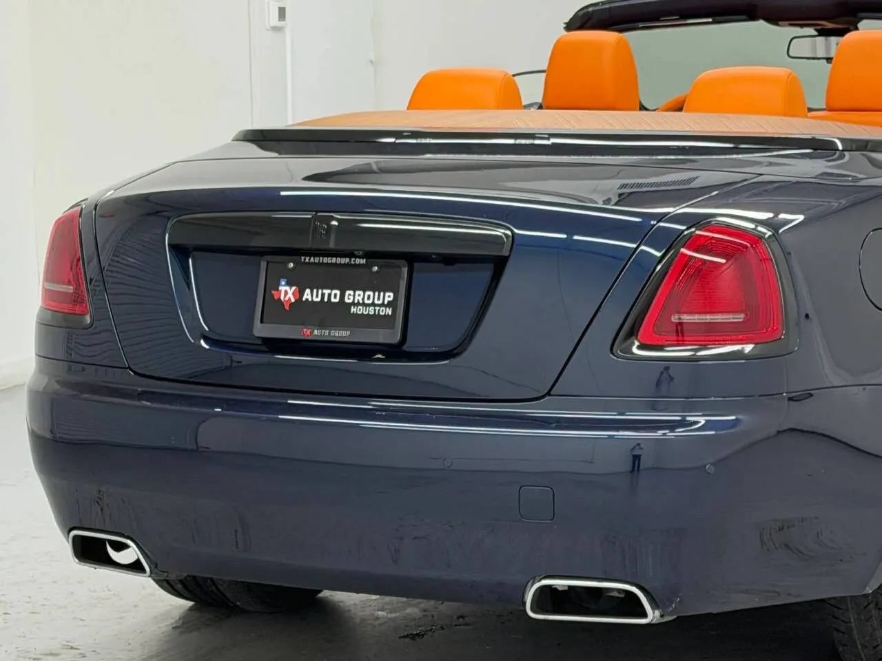 Used 2017 Rolls-Royce Dawn RWD image 38