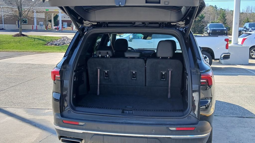 Used 2025 Buick Enclave Preferred image 8