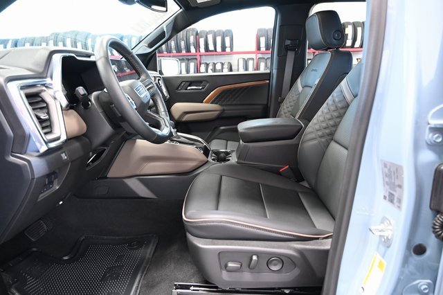 Used 2025 GMC Canyon Denali image 13