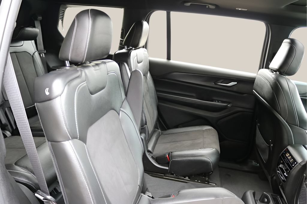 Used 2024 Jeep Grand Cherokee L Altitude AWD/4WD image 19