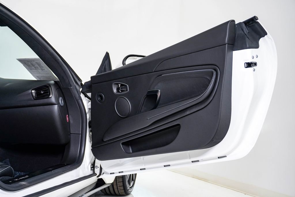 Used 2021 Aston Martin DB11 Coupe image 19