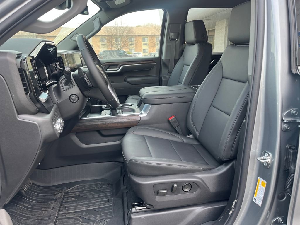 New 2026 GMC Sierra 1500 SLT image 12