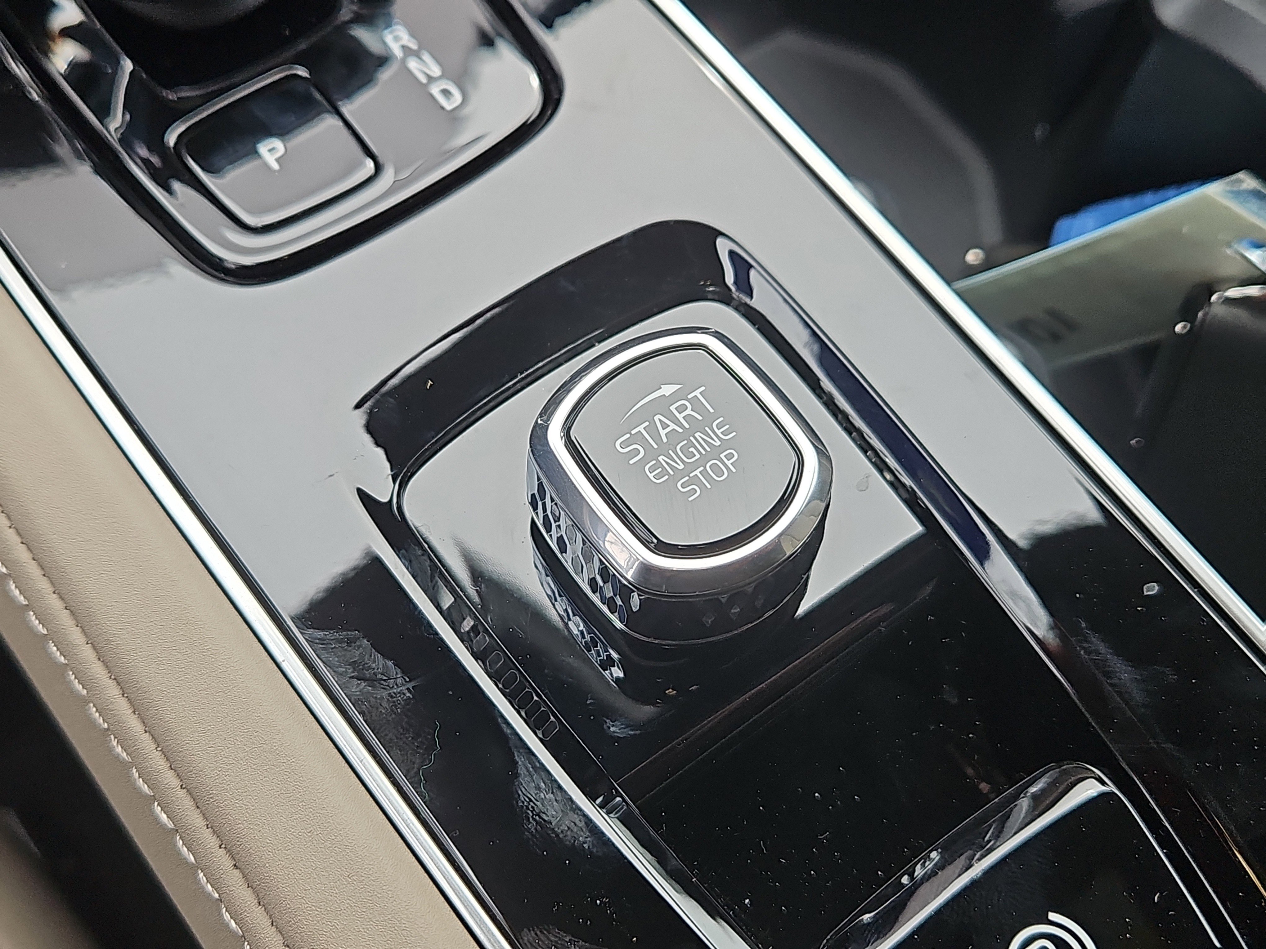 New 2026 Volvo XC90 B6 Plus w/ Protection Package Premier image 15