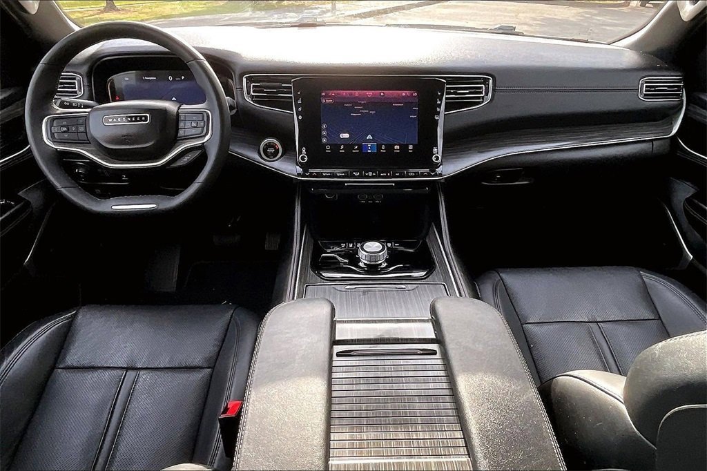 Used 2024 Jeep Wagoneer Series II w/ Flexible Seating Group image 14