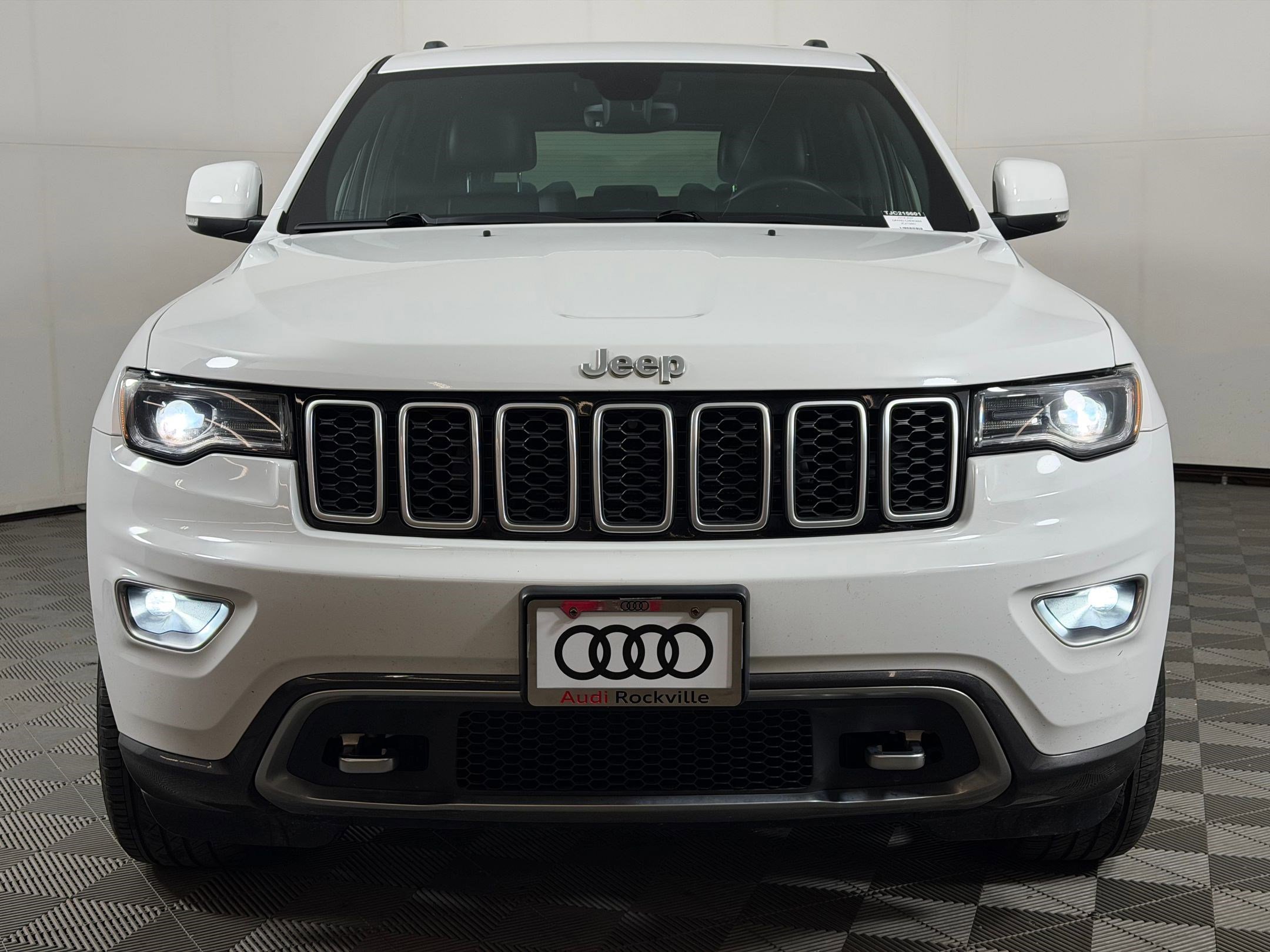Used 2018 Jeep Grand Cherokee Limited AWD/4WD image 6