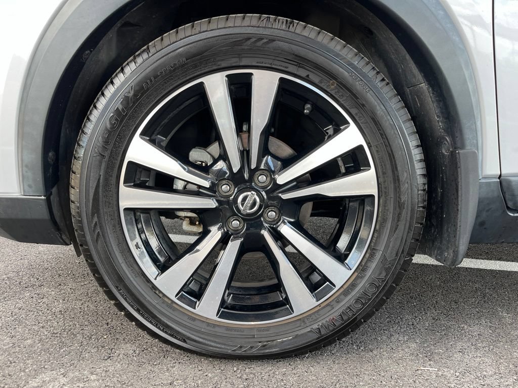 Used 2019 Nissan Kicks SR FWD image 12