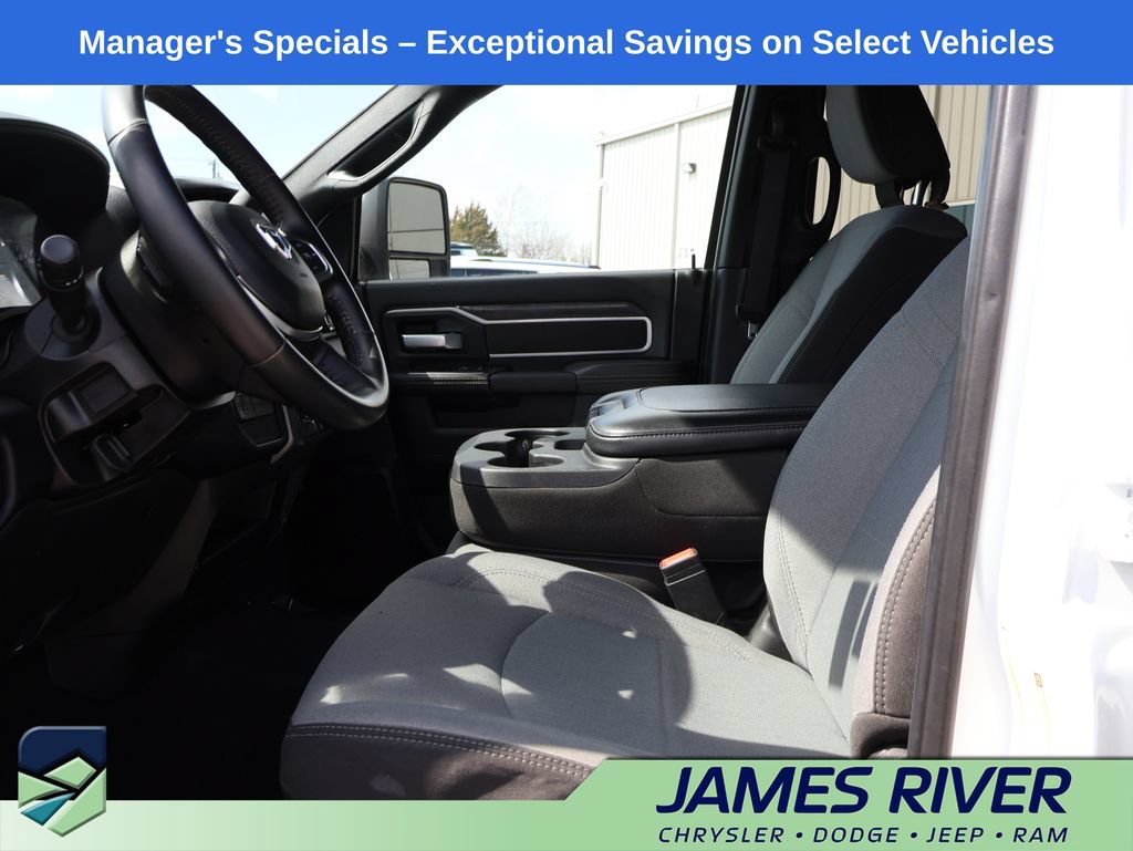 Used 2024 RAM 3500 Big Horn AWD/4WD image 22