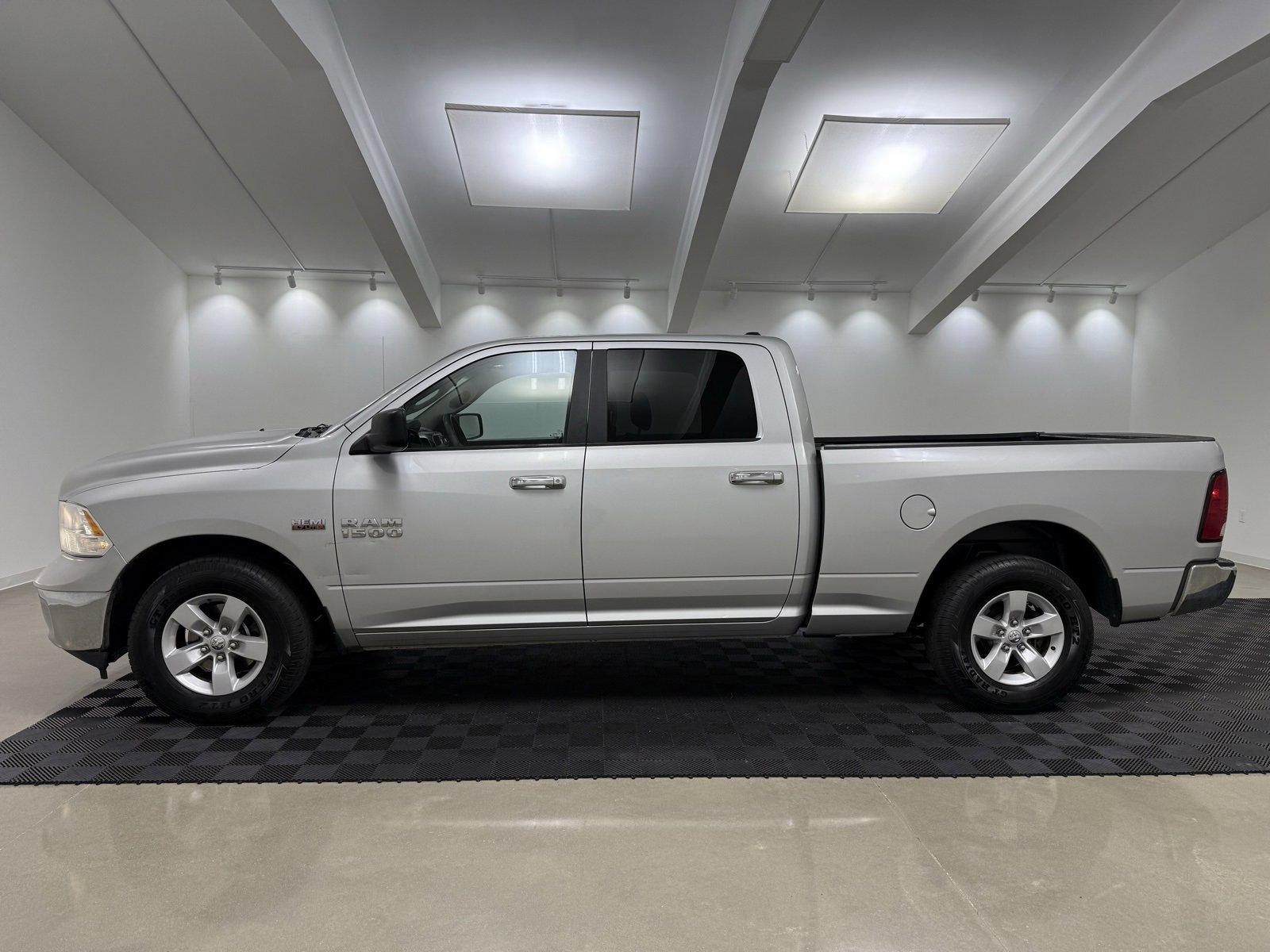 Used 2017 RAM 1500 Classic SLT image 5