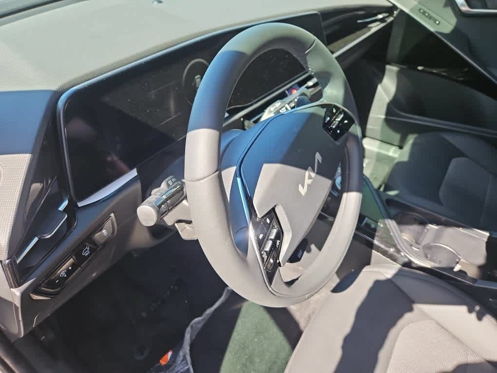 Used 2023 Kia Niro Wind FWD image 2
