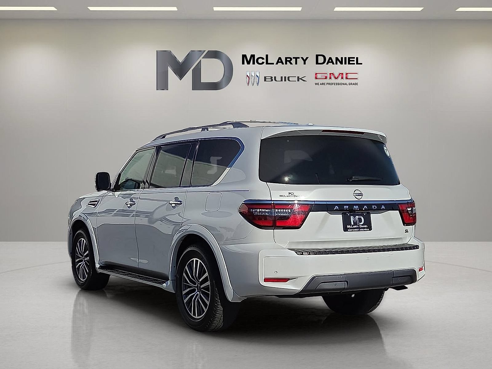 Used 2024 Nissan Armada SL w/ Captain's Chairs Package AWD/4WD image 4