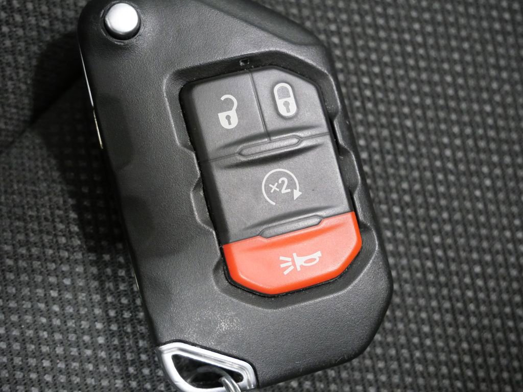 Used 2023 Jeep Wrangler Unlimited w/ Sun & Screen Package AWD/4WD image 30