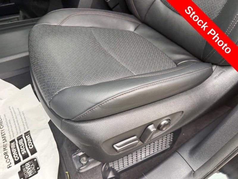 Used 2025 Toyota Sienna Platinum image 18