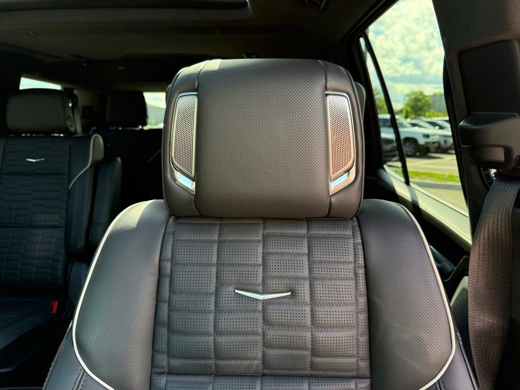 Used 2025 Cadillac Escalade Sport Platinum w/ LPO, ONYX Package AWD/4WD image 31
