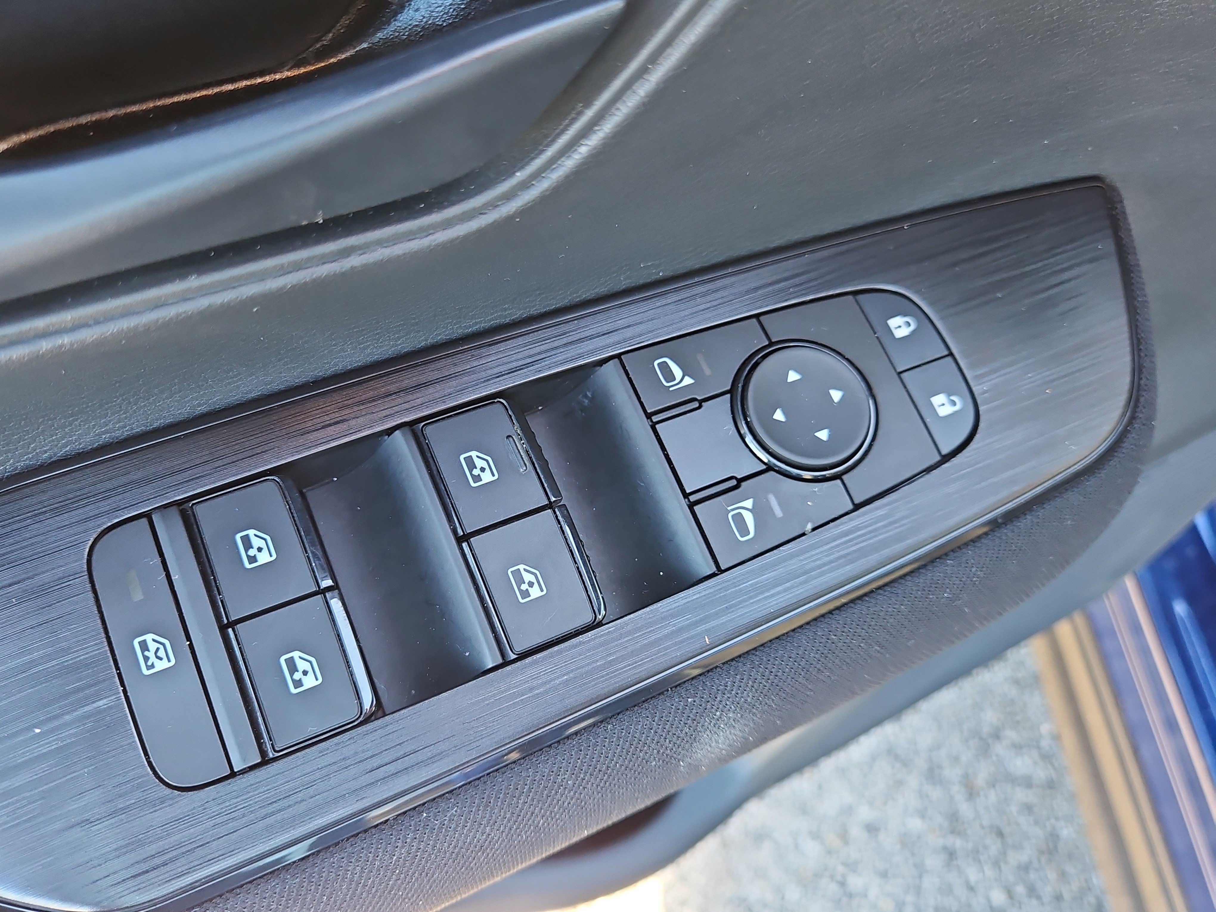 Used 2025 Nissan Kicks S FWD image 14