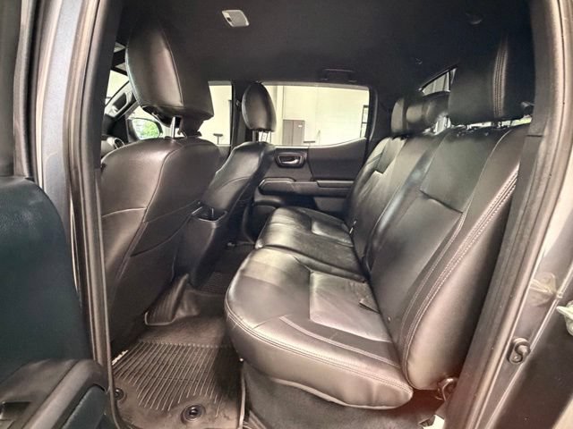 Used 2017 Toyota Tacoma TRD Sport w/ Tow Package AWD/4WD image 17
