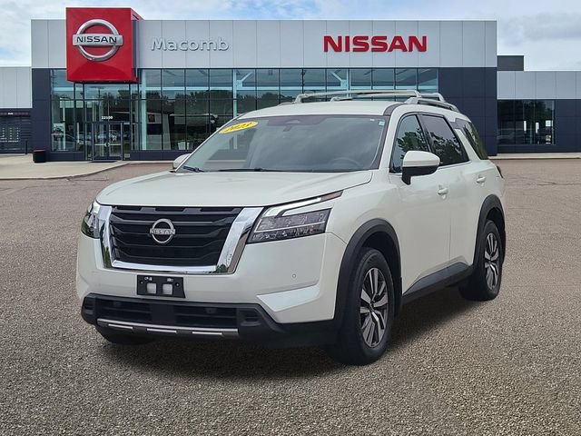 Used 2024 Nissan Pathfinder SL AWD/4WD image 3