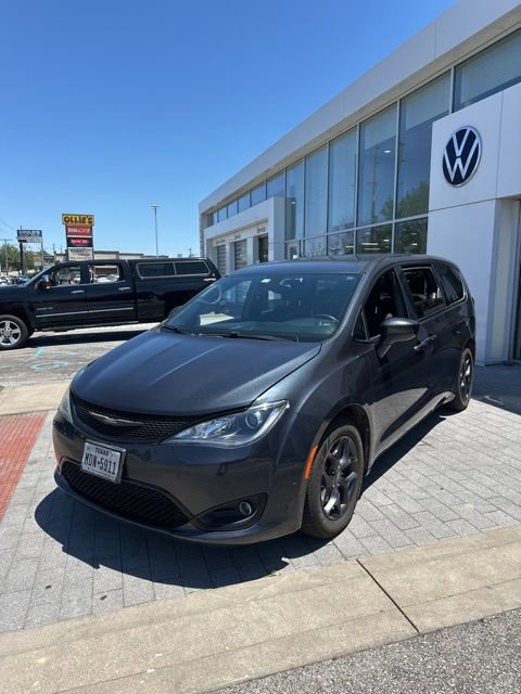 Used 2019 Chrysler Pacifica Touring Plus w/ S Appearance Package FWD image 15
