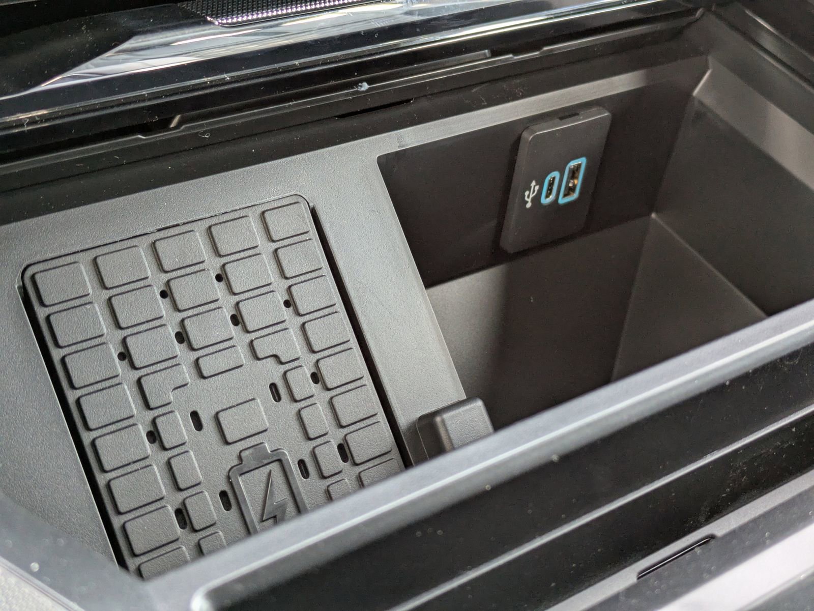 New 2026 Ford F250 Lariat w/ Black Appearance Package image 27