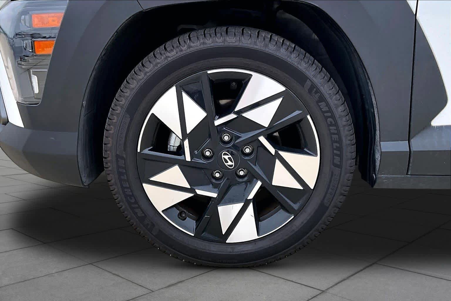 Used 2024 Hyundai Kona SEL w/ Convenience Package FWD image 10