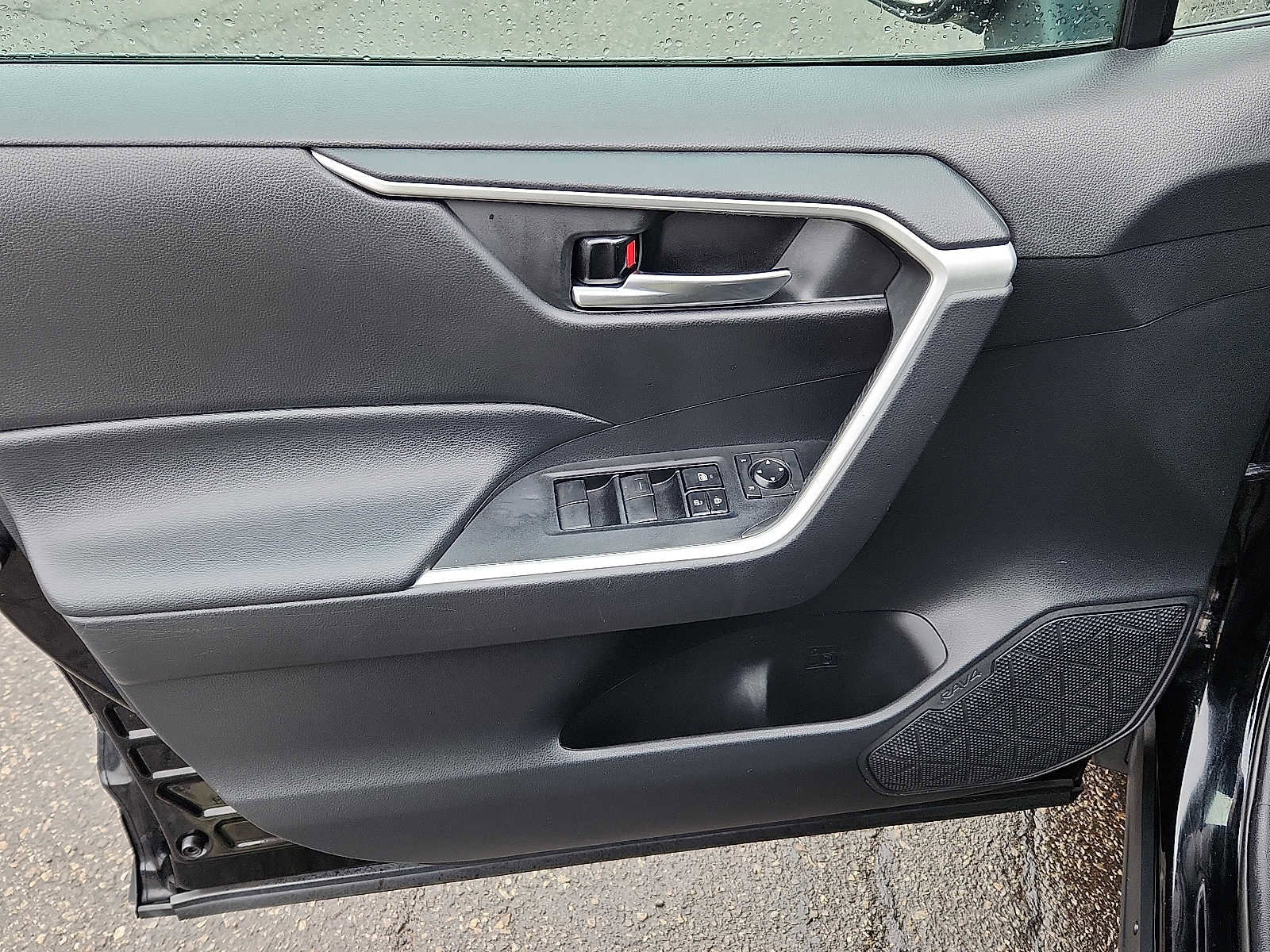 Used 2021 Toyota RAV4 XLE w/ XLE Grade Weather Package image 12