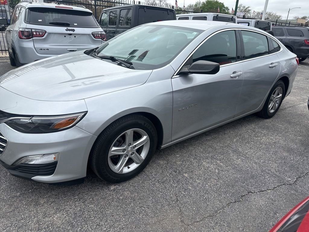 Used 2020 Chevrolet Malibu LS FWD image 4