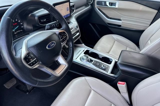 Used 2024 Ford Explorer XLT w/ Equipment Group 202A image 10