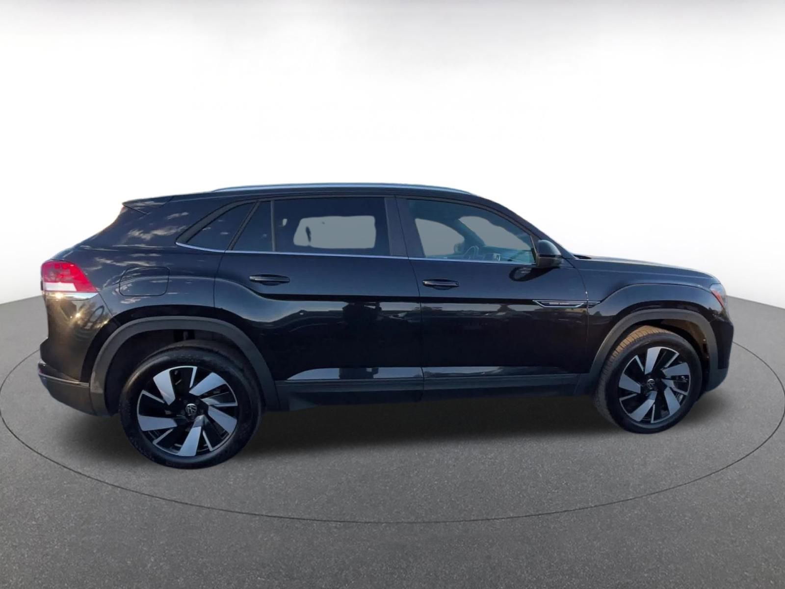 Used 2025 Volkswagen Atlas Cross Sport SE image 16