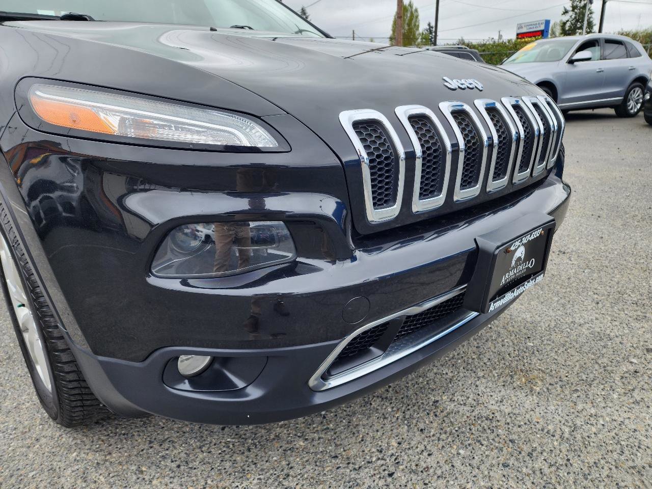 Used 2015 Jeep Cherokee Limited w/ Luxury Group AWD/4WD image 34