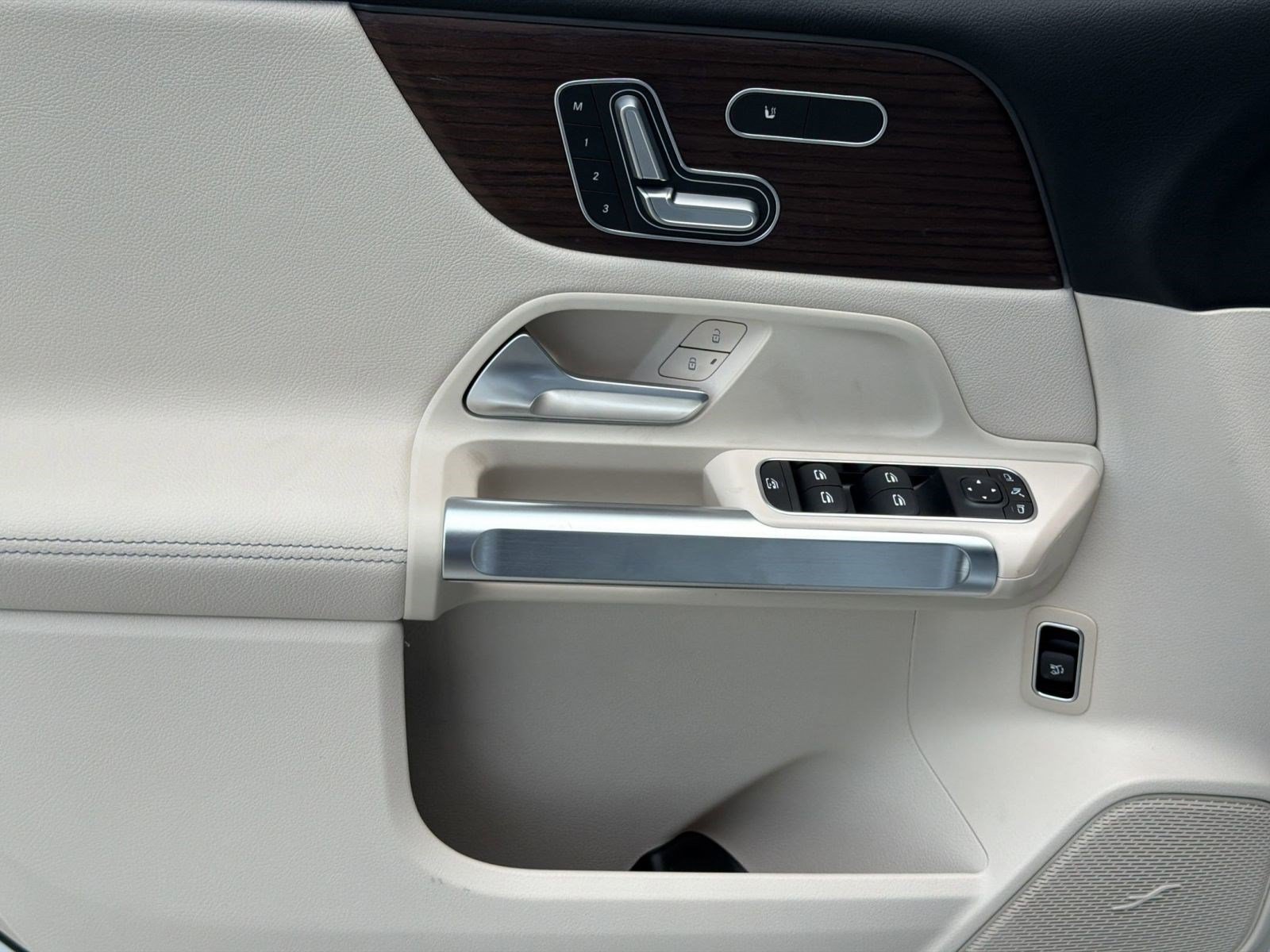 Used 2026 Mercedes-Benz GLB 250 image 13
