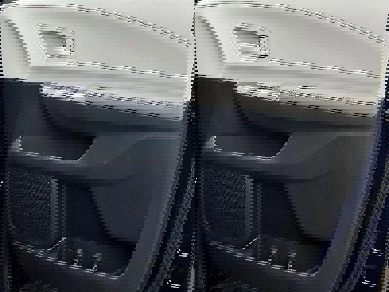 Used 2025 Toyota Sienna LE image 12