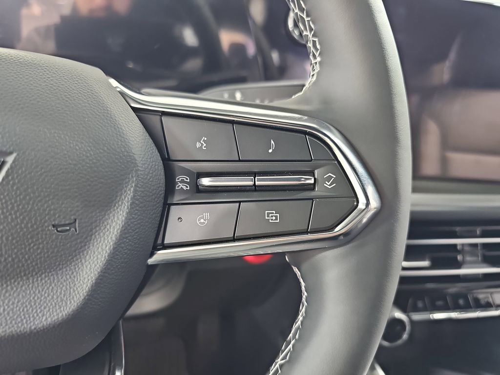 Certified 2025 Chevrolet Traverse LT w/ Driver Confidence Package image 23