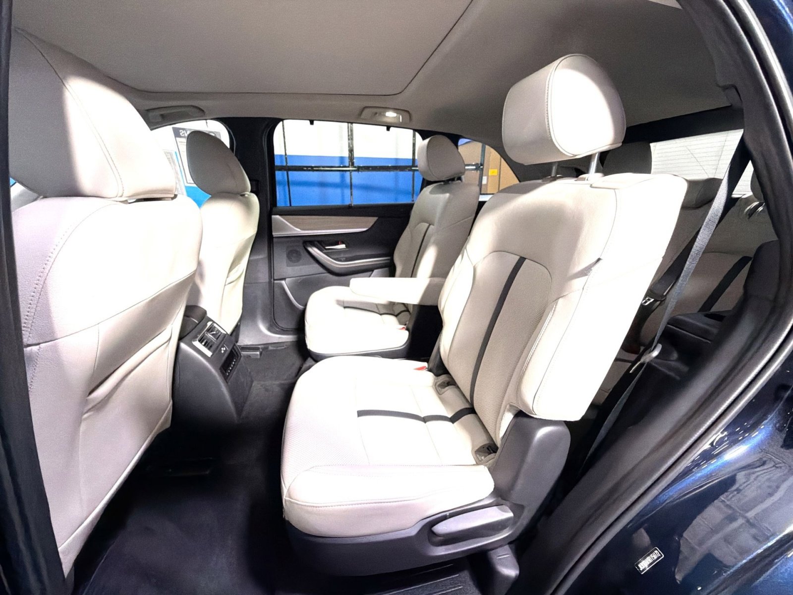 Used 2024 MAZDA CX-90 Plug-In Hybrid w/ Premium Pkg AWD/4WD image 30