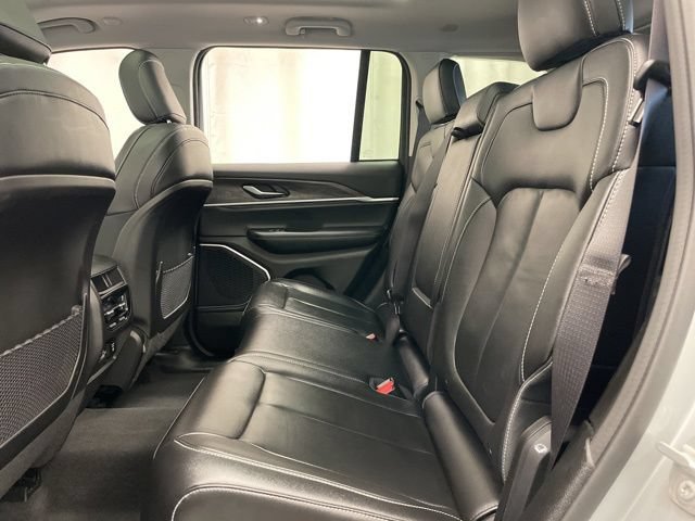 Used 2022 Jeep Grand Cherokee Limited AWD/4WD image 13