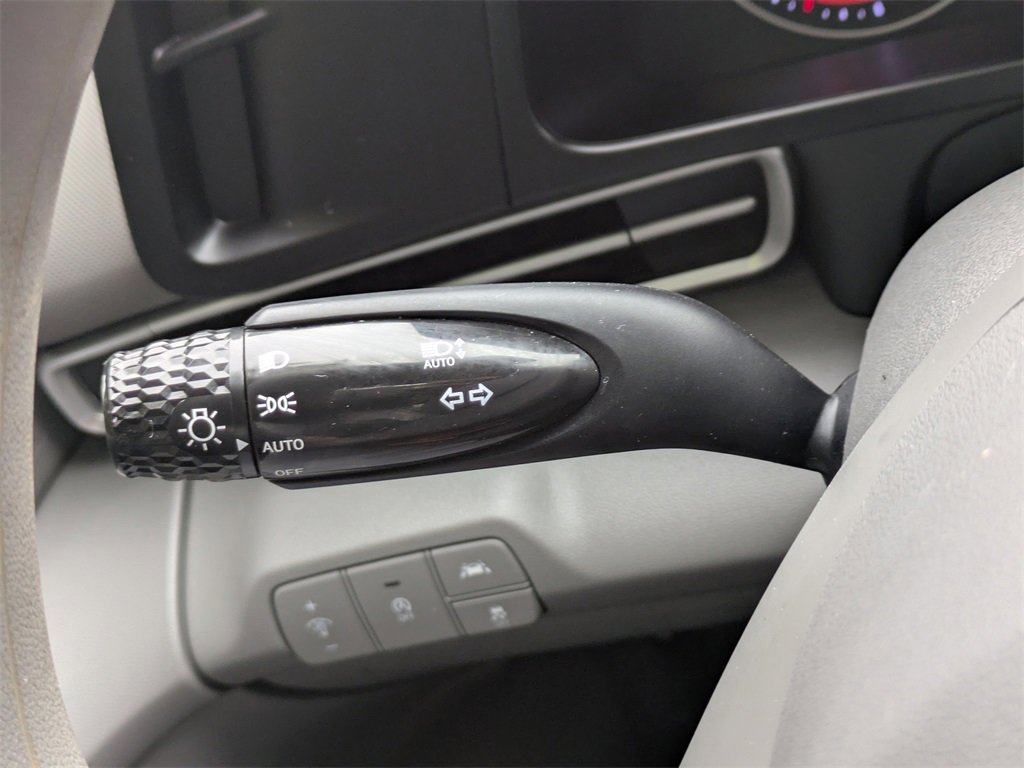 Used 2023 Hyundai Elantra SE w/ Cargo Package image 26