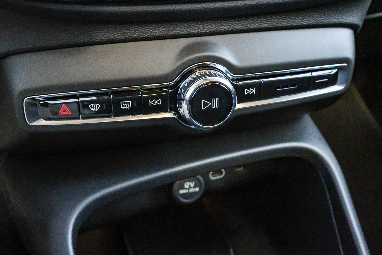 Used 2026 Volvo XC40 B5 Core AWD/4WD image 36