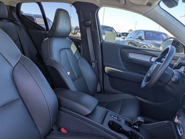 Used 2024 Volvo XC40 B5 Core w/ Climate Package image 23