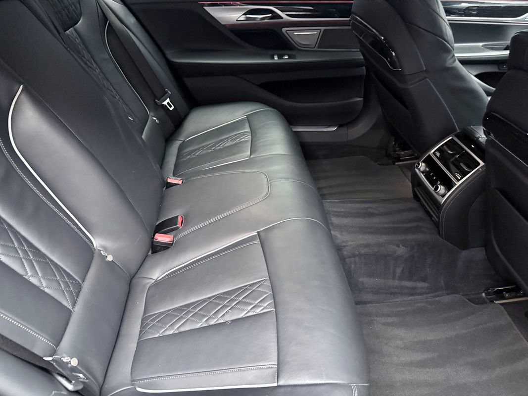 Used 2019 BMW 750i xDrive w/ M Sport Package image 14