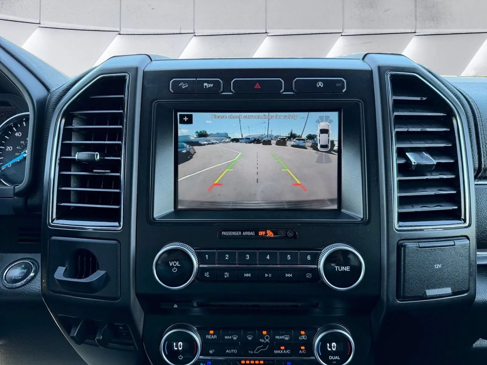 Used 2018 Ford Expedition Limited AWD/4WD image 16